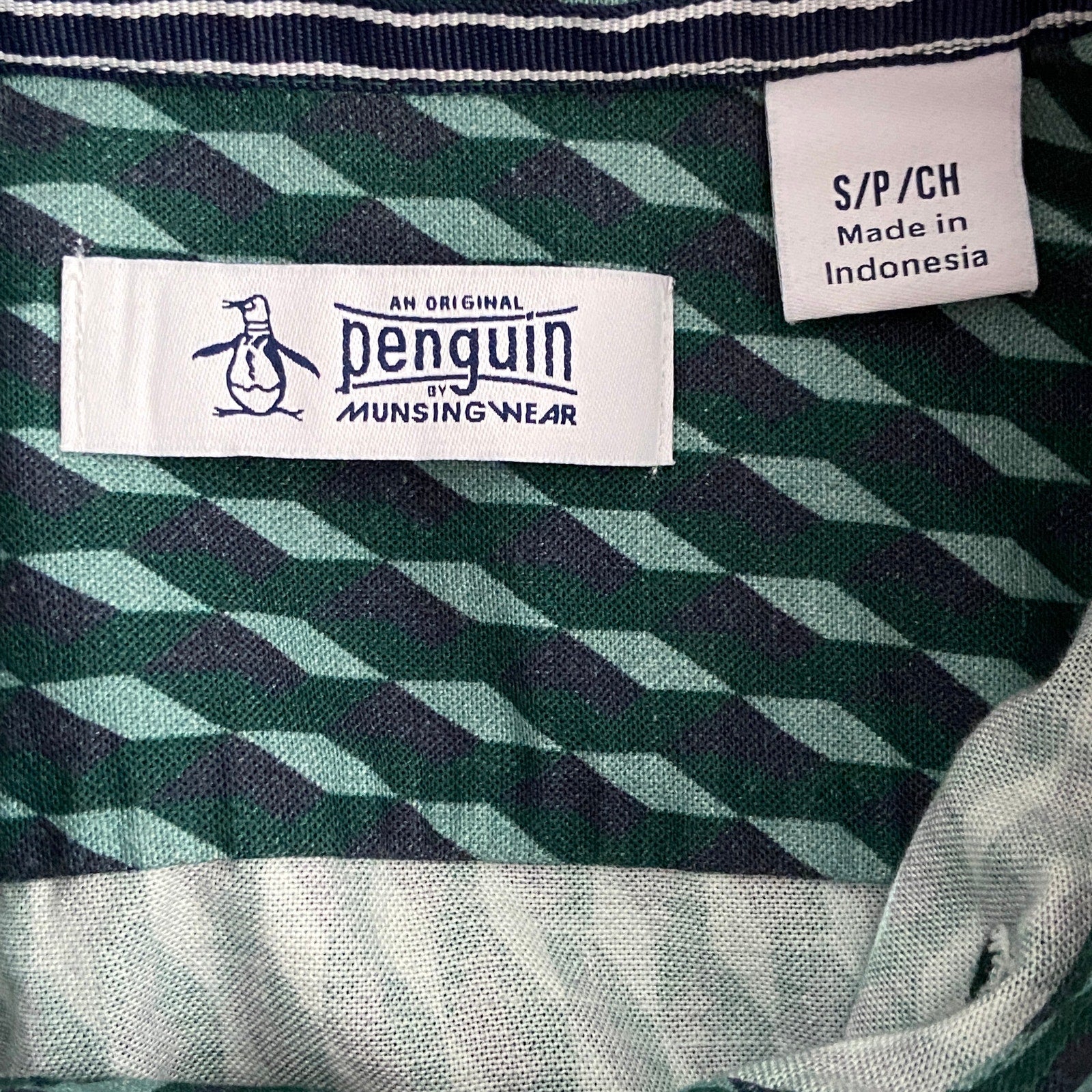 Penguin Shirt Men's Small Long Sleeve Button-Down Shirt Green Geo Print