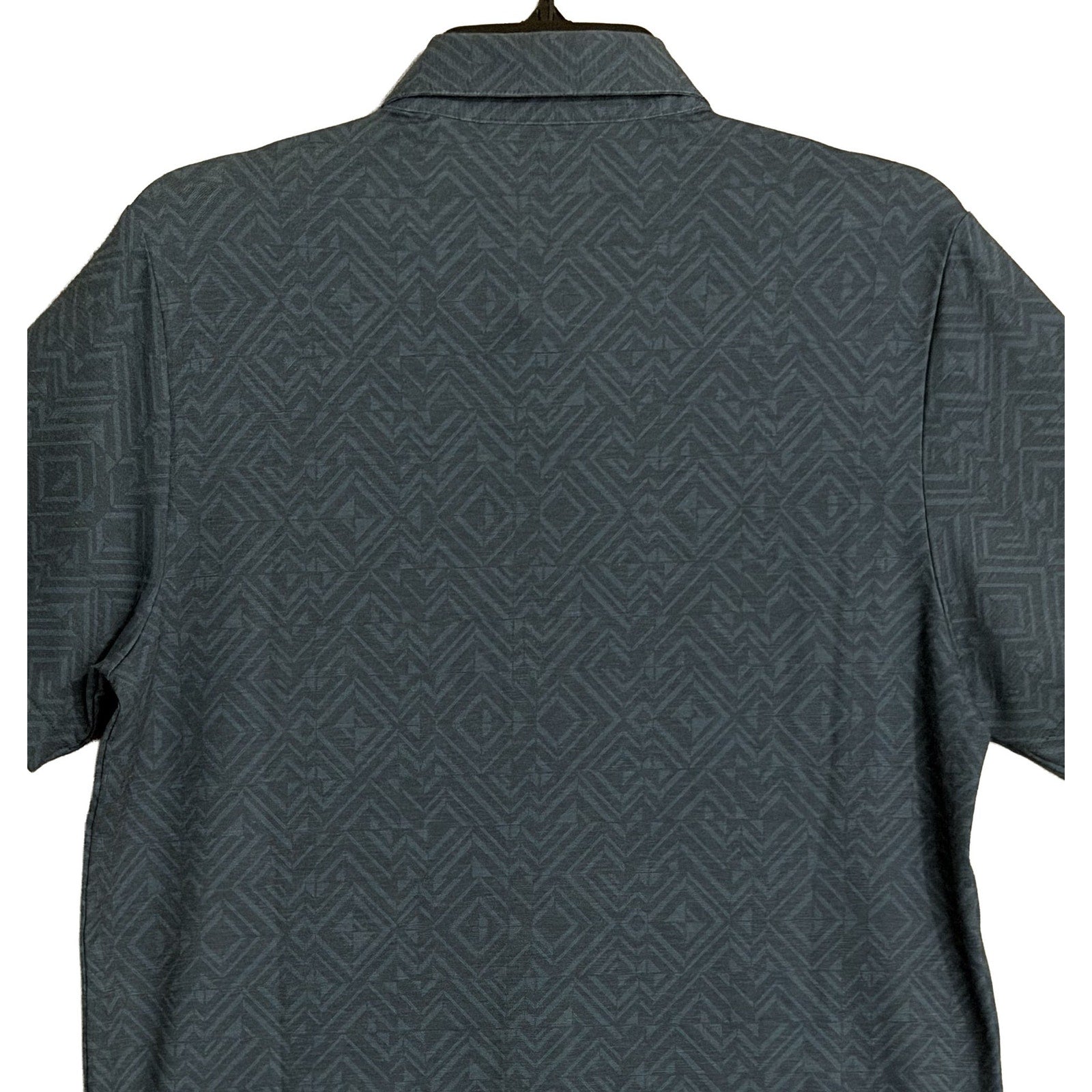 Travis Mathew Shirt Men's Small Lightweight Button-Up Stretch Blue Geo